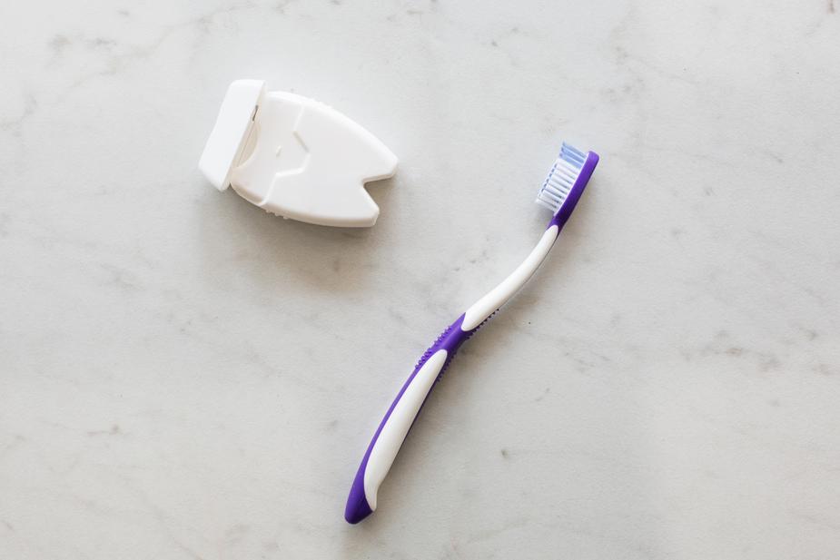 Plastic Toothbrush + Floss Set